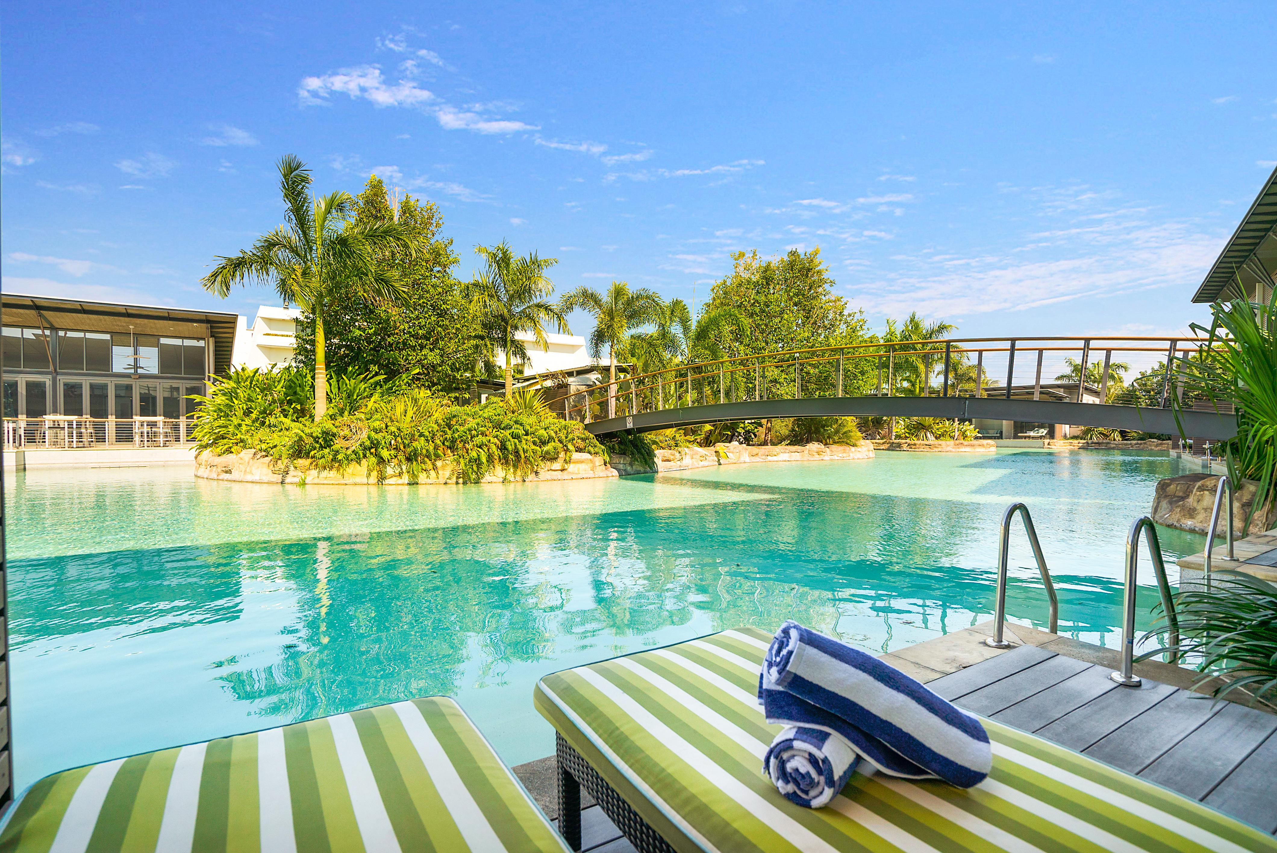 Mindil Beach Casino Resort Darwin Extérieur photo The pool at Peppers Beach Club Resort