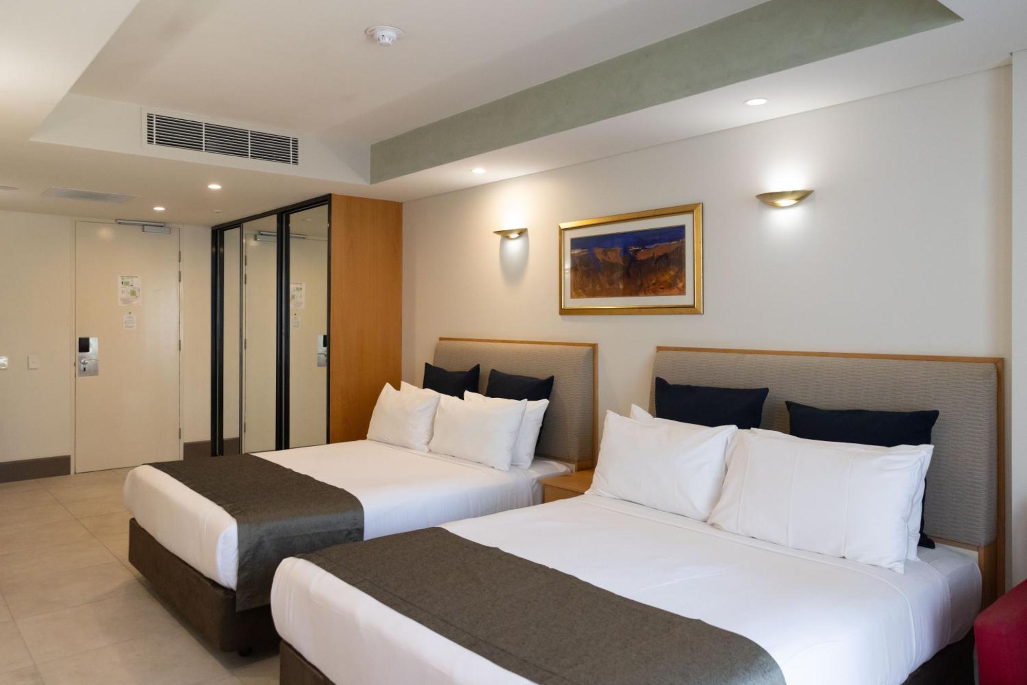 Mindil Beach Casino Resort Darwin Extérieur photo A room at the hotel