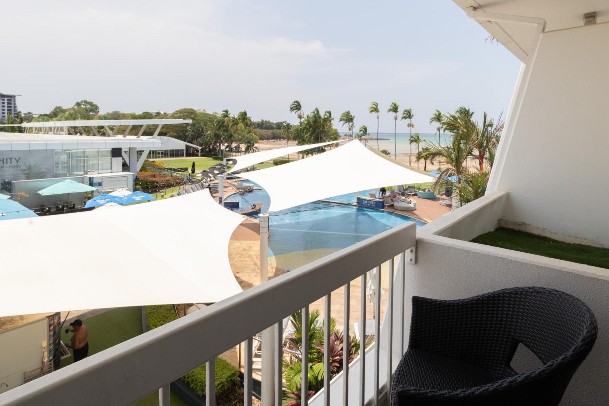 Mindil Beach Casino Resort Darwin Extérieur photo View from a balcony