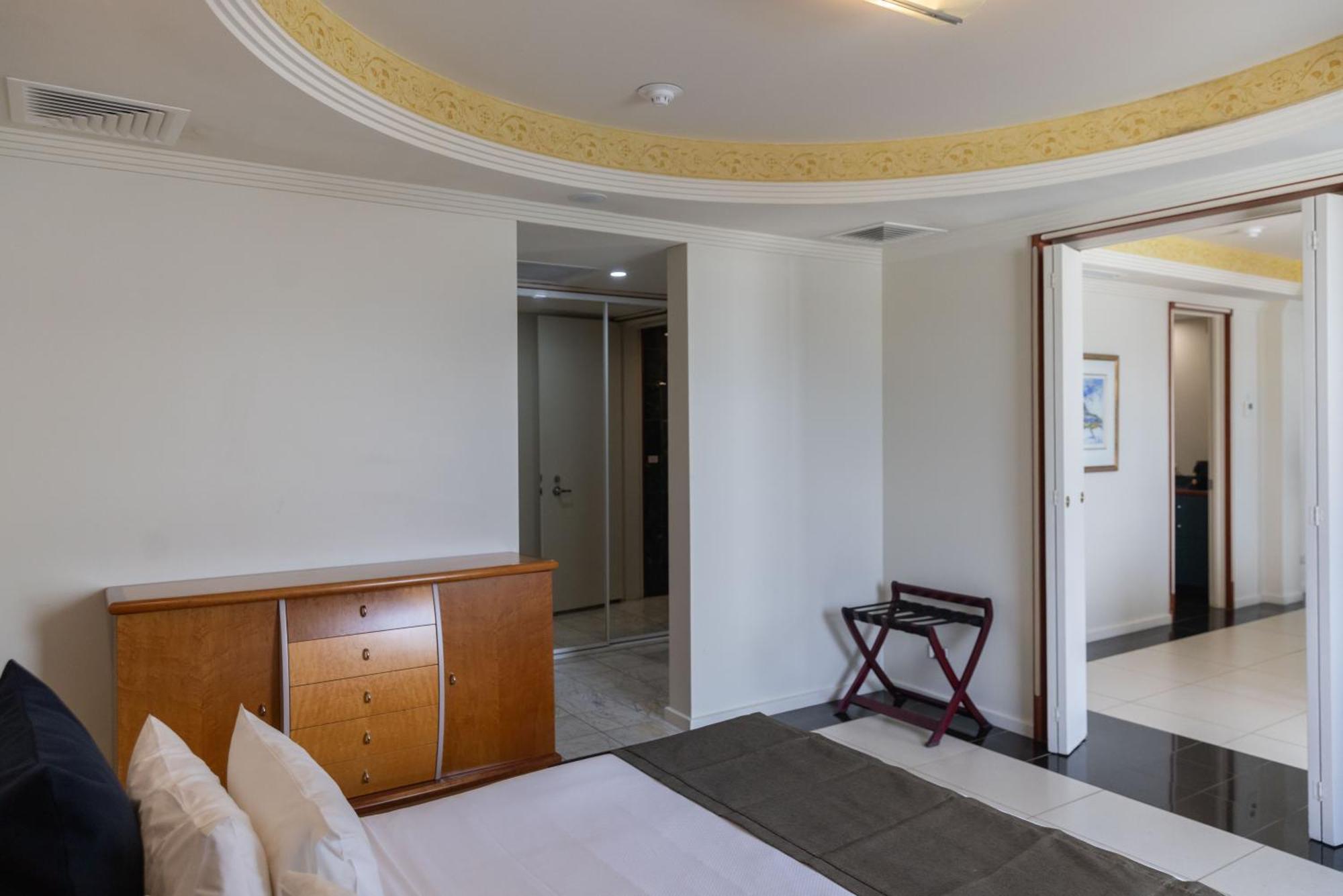 Mindil Beach Casino Resort Darwin Extérieur photo A room at the hotel