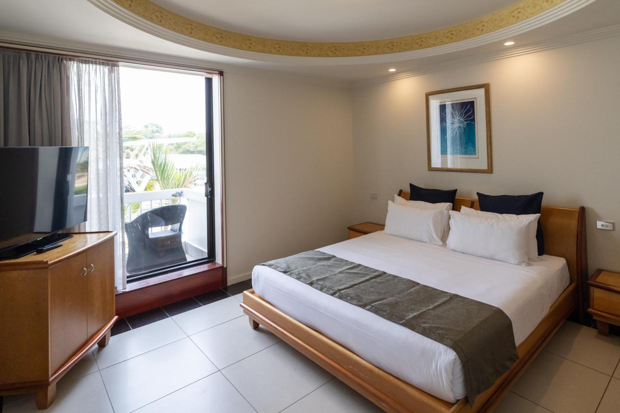 Mindil Beach Casino Resort Darwin Extérieur photo A bedroom at the hotel