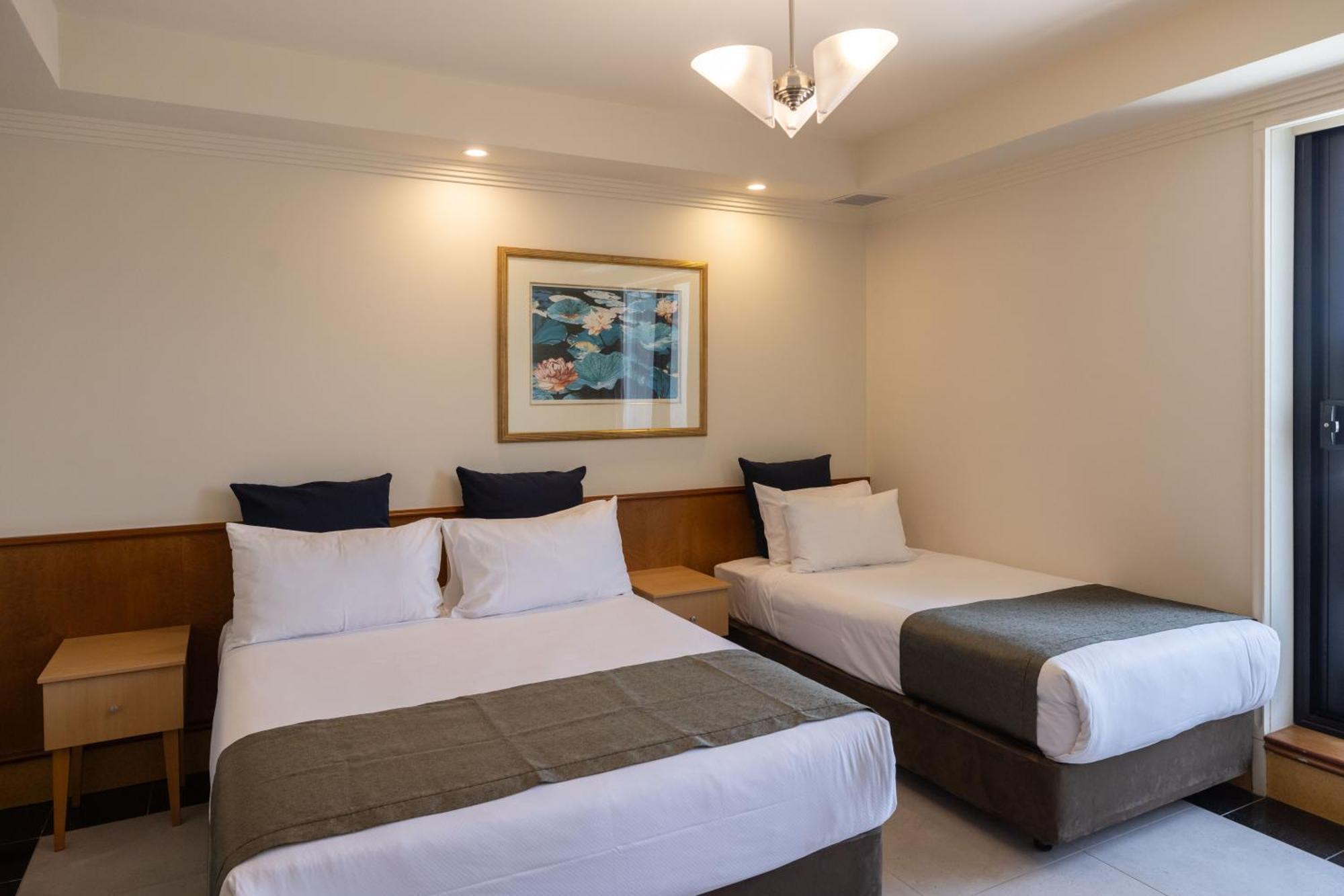 Mindil Beach Casino Resort Darwin Extérieur photo A room at the hotel