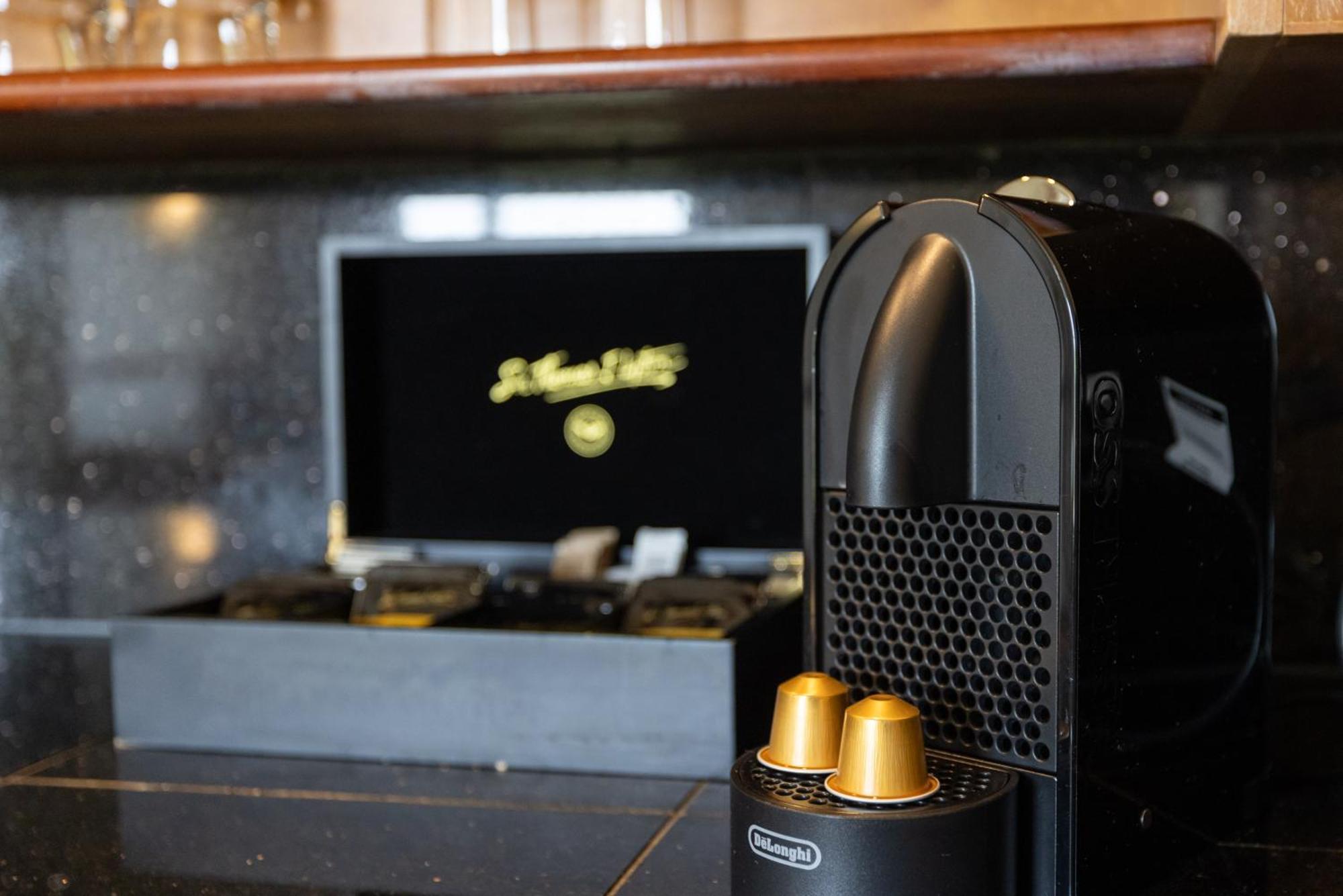 Mindil Beach Casino Resort Darwin Extérieur photo A Nespresso machine