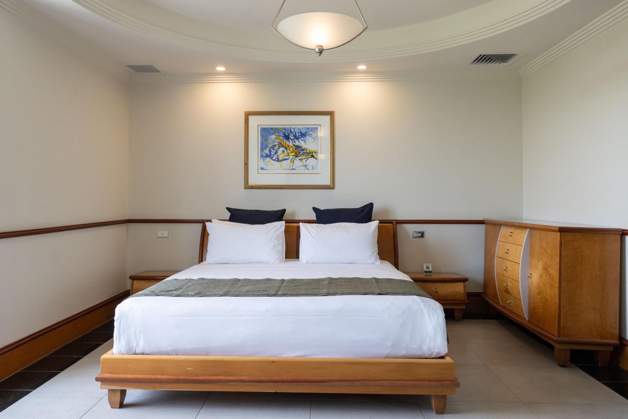 Mindil Beach Casino Resort Darwin Extérieur photo A bedroom at the resort