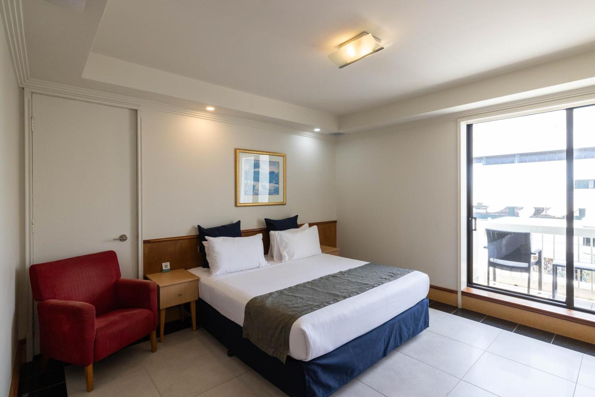 Mindil Beach Casino Resort Darwin Extérieur photo A bedroom at the hotel